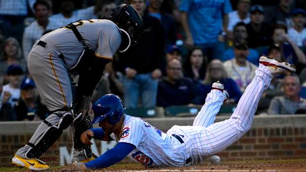 Willson Contreras scores.